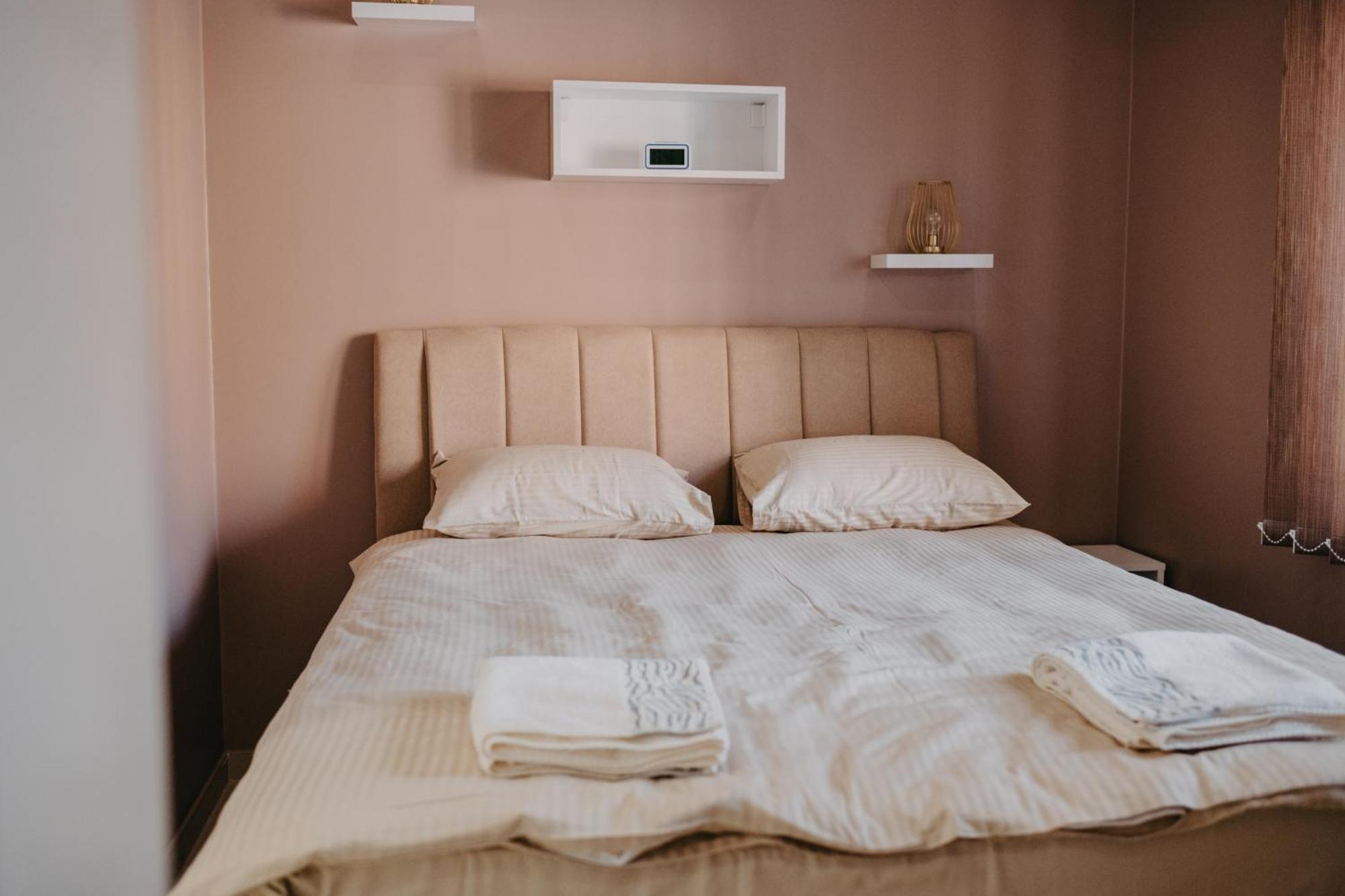 Prenociste Park Bed & Breakfast Modrica Eksteriør bilde