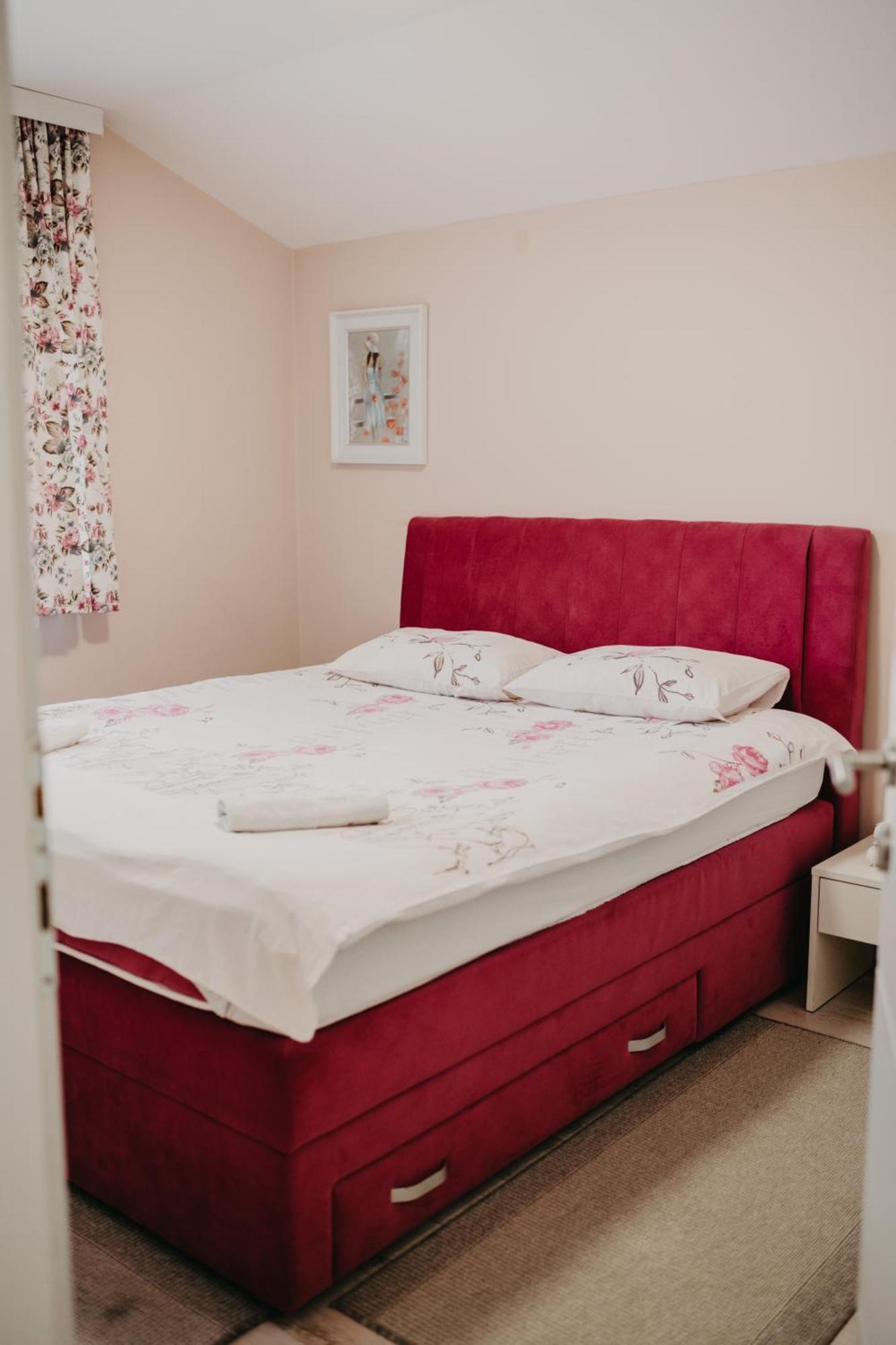 Prenociste Park Bed & Breakfast Modrica Eksteriør bilde