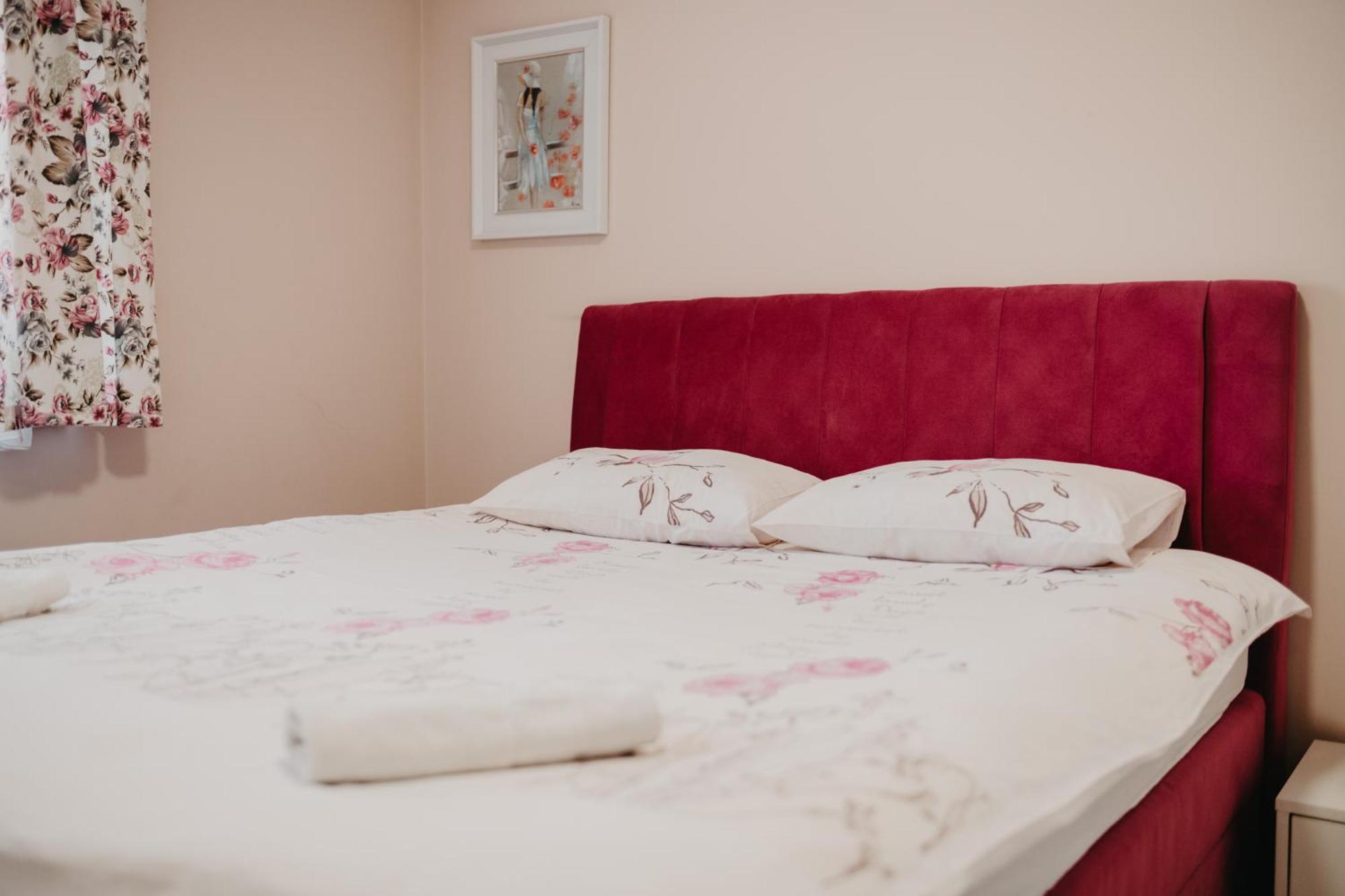 Prenociste Park Bed & Breakfast Modrica Eksteriør bilde