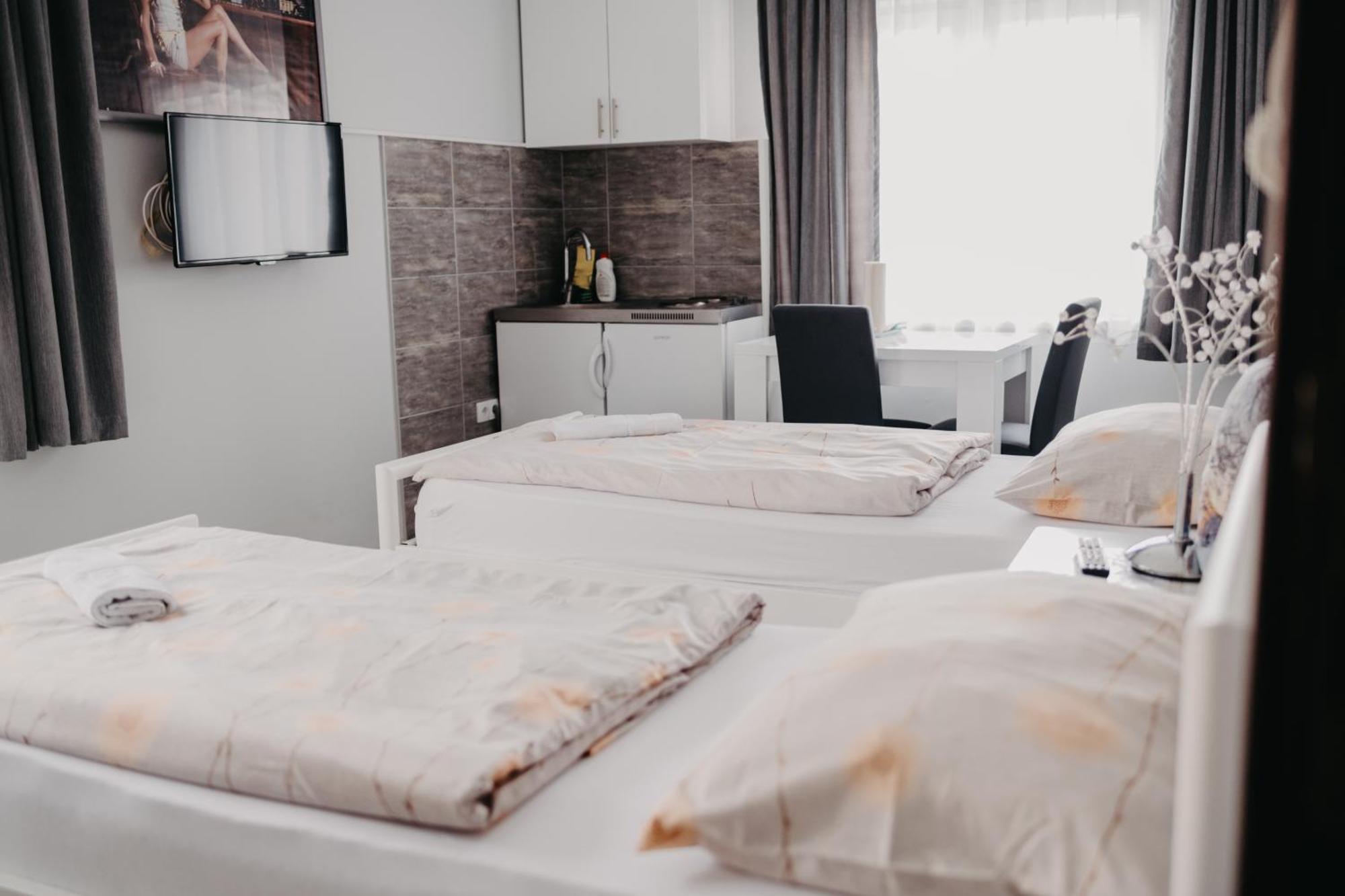 Prenociste Park Bed & Breakfast Modrica Eksteriør bilde