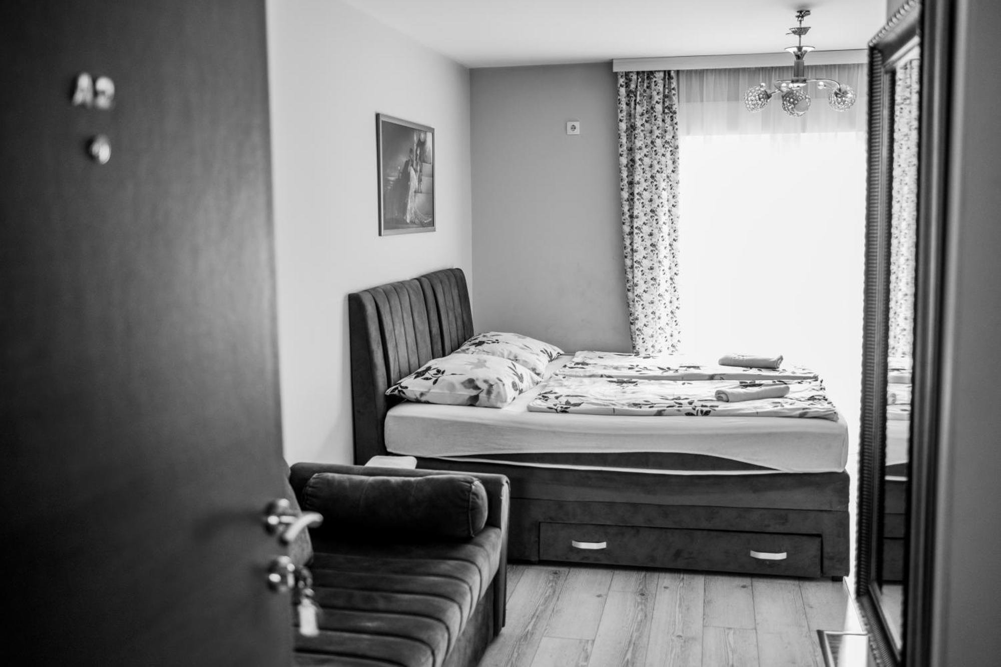 Prenociste Park Bed & Breakfast Modrica Eksteriør bilde