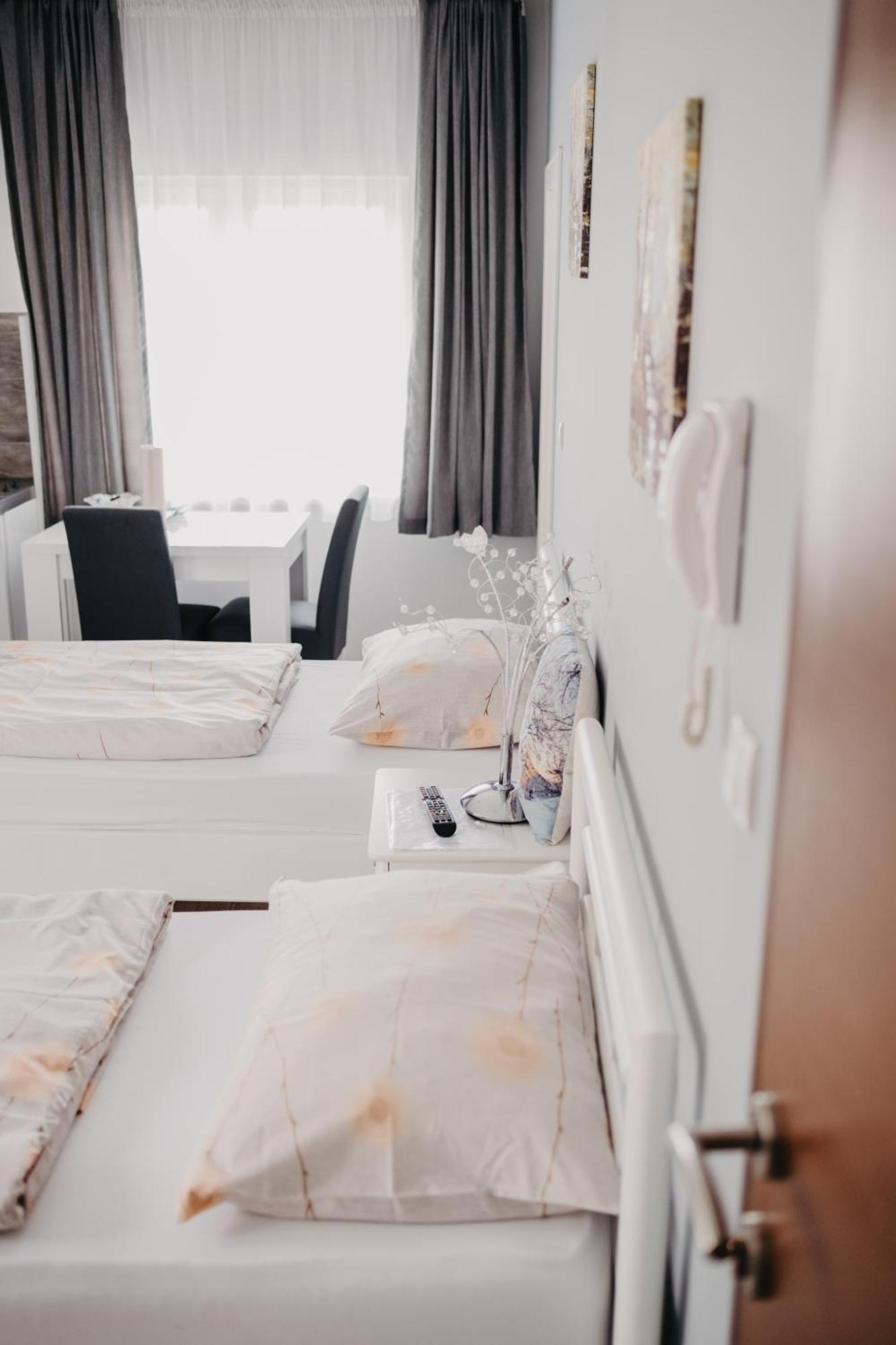 Prenociste Park Bed & Breakfast Modrica Eksteriør bilde